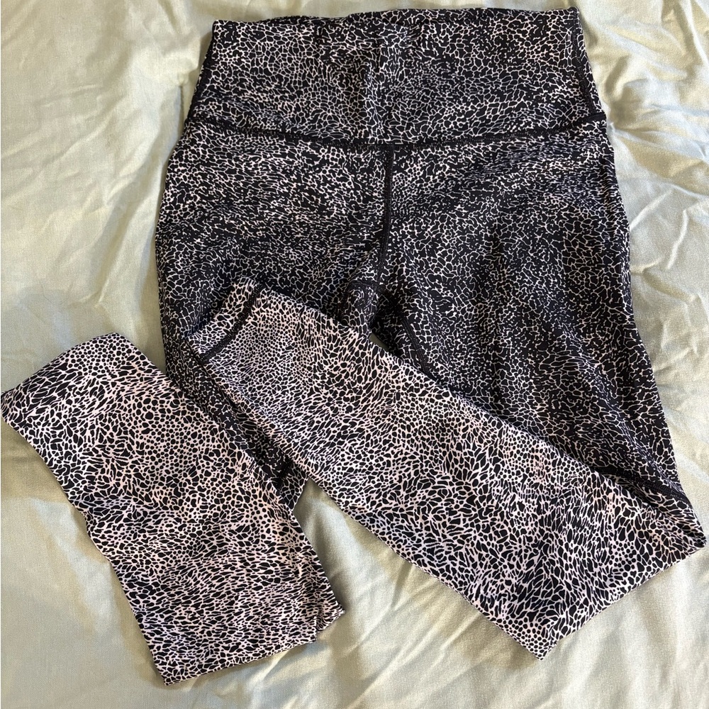 Lululemon Black and White leggings